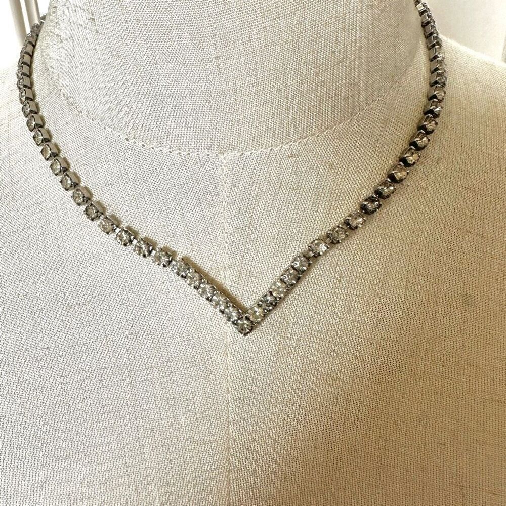 Rhinestone V necklace
